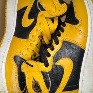 Jordan Women's Black and Yellow Sneakers